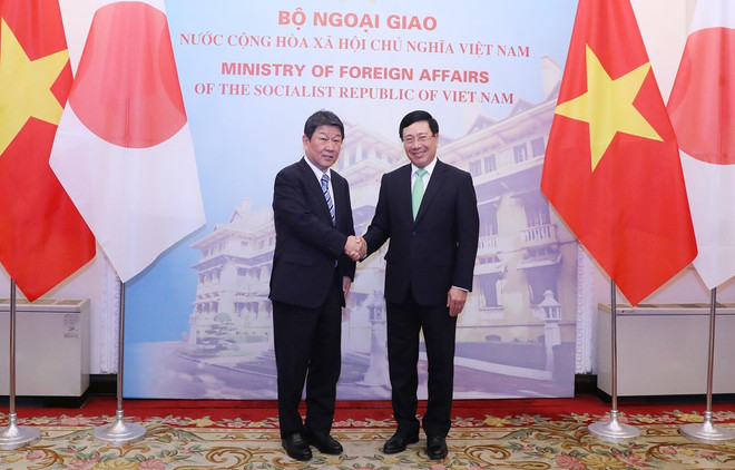 Entretien entre les ministres vietnamien et japonais des AE ảnh 1 Entretien entre les ministres vietnamien et japonais des AE ảnh 1