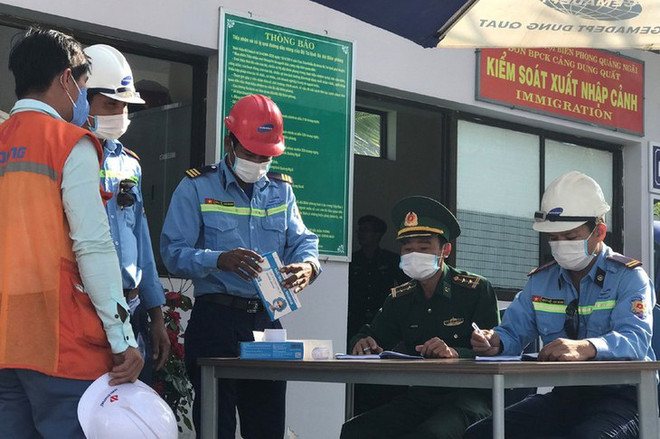 Coronavirus: le Vietnam renforce la prévention dans les zones industrielles et les ports maritimes ảnh 1 Coronavirus: le Vietnam renforce la prévention dans les zones industrielles et les ports maritimes ảnh 1
