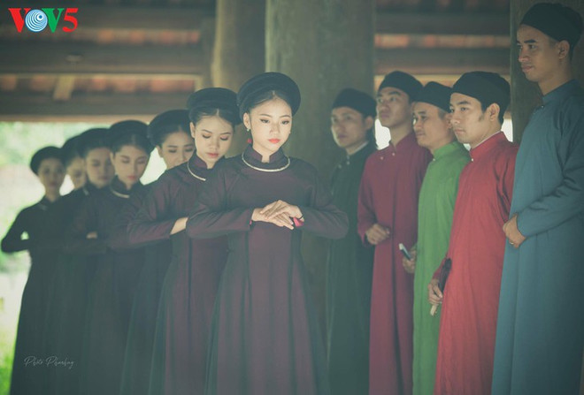L’ao dai pour homme remis au goût du jour ảnh 1 L’ao dai pour homme remis au goût du jour ảnh 1