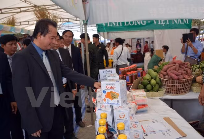 Le Vietnam participe à la foire commerciale Kampong Speu 2016 ảnh 1