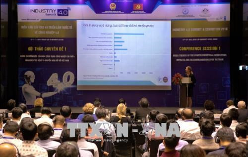 Le colloque sur la préparation des entreprises vietnamiennes à l'industrie 4.0 ảnh 1 Le colloque sur la préparation des entreprises vietnamiennes à l'industrie 4.0 ảnh 1