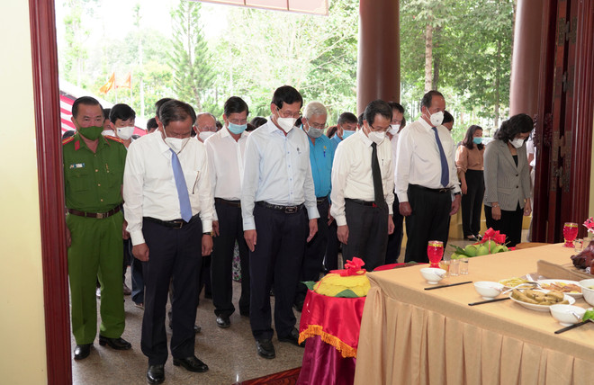 Cérémonie commémorant le 42e anniversaire du décès du président Tôn Duc Thang ảnh 2 Cérémonie commémorant le 42e anniversaire du décès du président Tôn Duc Thang ảnh 2