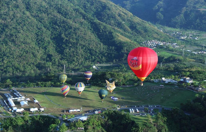 Ouverture de la première édition du Festival international de montgolfières à Tuyen Quang ảnh 1 Ouverture de la première édition du Festival international de montgolfières à Tuyen Quang ảnh 1