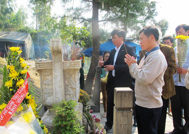 Têt : de nombreux visiteurs rendent hommage au général Vo Nguyen Giap ảnh 1 Têt : de nombreux visiteurs rendent hommage au général Vo Nguyen Giap ảnh 1