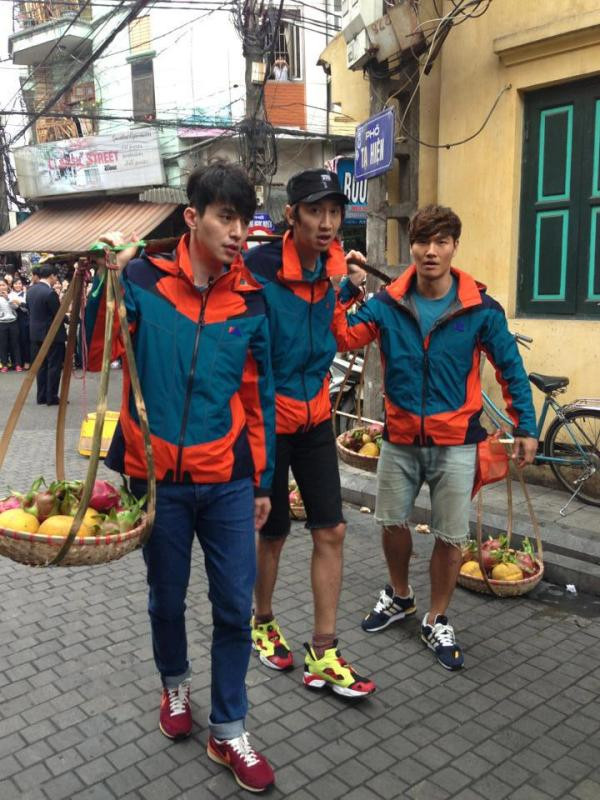 L'équipe de Running Man pose sa caméra au Vietnam ảnh 2 L'équipe de Running Man pose sa caméra au Vietnam ảnh 2