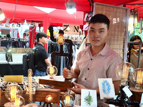 Une start-up et des lampes à pleins tubes ảnh 1 Une start-up et des lampes à pleins tubes ảnh 1