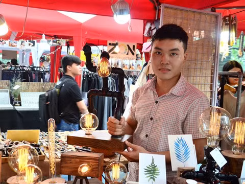 Une start-up et des lampes à pleins tubes ảnh 1 Une start-up et des lampes à pleins tubes ảnh 1
