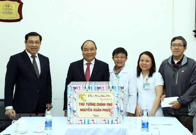Le Premier ministre Nguyen Xuan Phuc visite l'hôpital C de Da Nang ảnh 1 Le Premier ministre Nguyen Xuan Phuc visite l'hôpital C de Da Nang ảnh 1