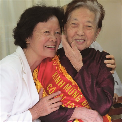 Rencontre avec Ngô Thi Hai, une aide-soignante centenaire ảnh 1 Rencontre avec Ngô Thi Hai, une aide-soignante centenaire ảnh 1