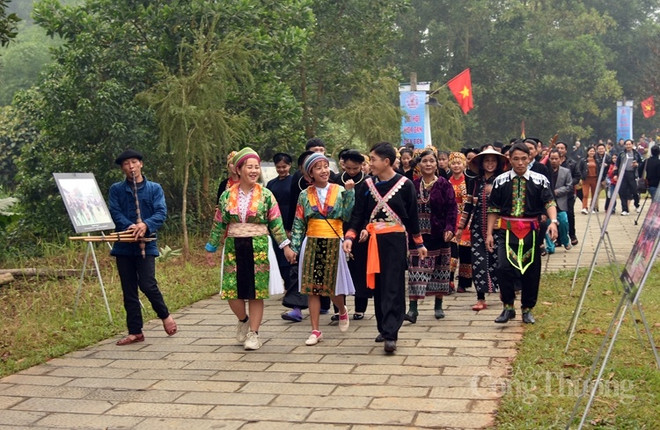 "Couleurs des fleurs" dans le Village culturel et touristique des ethnies du Vietnam ảnh 1 "Couleurs des fleurs" dans le Village culturel et touristique des ethnies du Vietnam ảnh 1