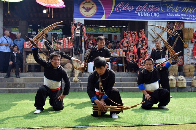 "Couleurs des fleurs" dans le Village culturel et touristique des ethnies du Vietnam ảnh 2 "Couleurs des fleurs" dans le Village culturel et touristique des ethnies du Vietnam ảnh 2
