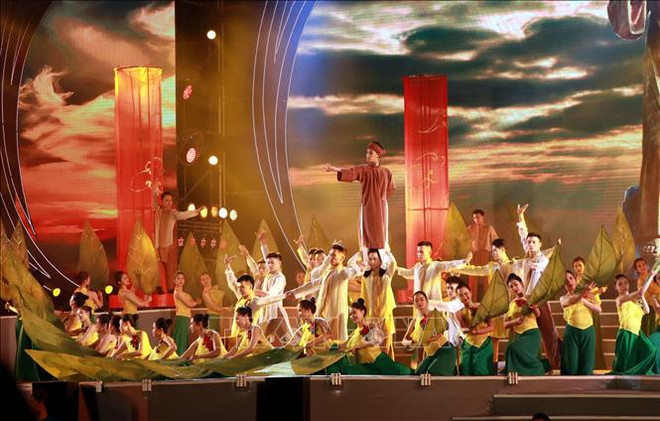 La présidente de l'AN assiste à la cérémonie célébrant les 990 ans de la dénomination Nghê An ảnh 2 La présidente de l'AN assiste à la cérémonie célébrant les 990 ans de la dénomination Nghê An ảnh 2