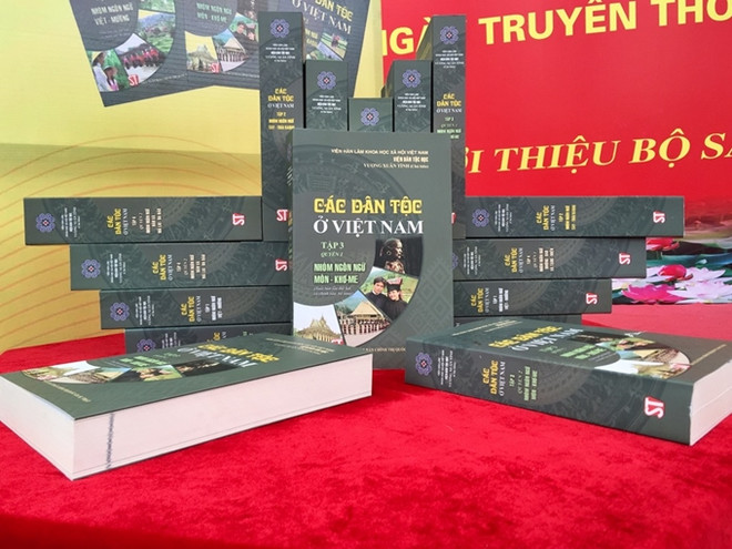 Présentation de livres sur les groupes ethniques au Vietnam ảnh 1 Présentation de livres sur les groupes ethniques au Vietnam ảnh 1