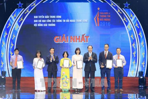 La remise des récompenses du 3e Prix national de l'information pour l'étranger ảnh 1 La remise des récompenses du 3e Prix national de l'information pour l'étranger ảnh 1