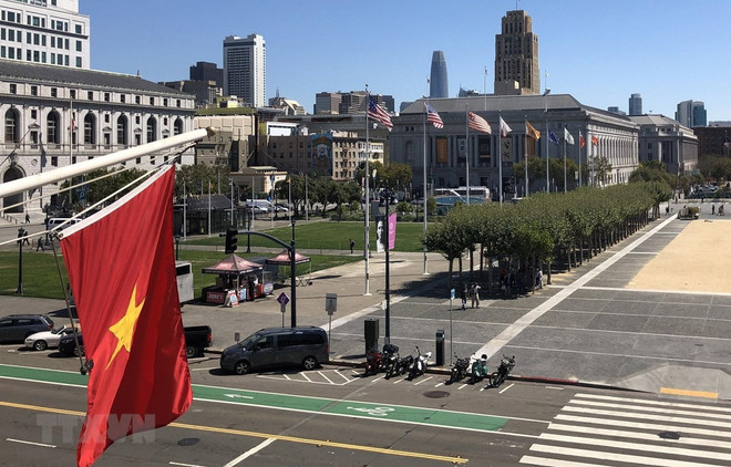 Drapeau vietnamien hissé à San Francisco (États-Unis) à l'occasion de la Fête nationale ảnh 2 Drapeau vietnamien hissé à San Francisco (États-Unis) à l'occasion de la Fête nationale ảnh 2