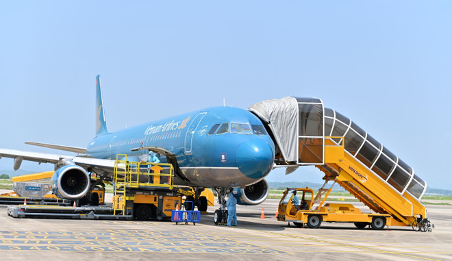 COVID-19: Un vol de "passeport vaccinal" atterrit à l'aéroport international de Van Don (Quang Ninh) ảnh 1 COVID-19: Un vol de "passeport vaccinal" atterrit à l'aéroport international de Van Don (Quang Ninh) ảnh 1