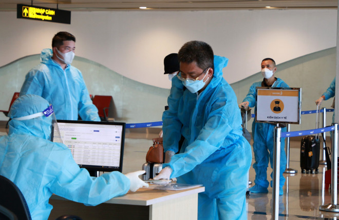 COVID-19: Un vol de "passeport vaccinal" atterrit à l'aéroport international de Van Don (Quang Ninh) ảnh 2 COVID-19: Un vol de "passeport vaccinal" atterrit à l'aéroport international de Van Don (Quang Ninh) ảnh 2