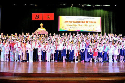 Les dirigeants de Hô Chi Minh-Ville rencontrent les enfants ảnh 2 Les dirigeants de Hô Chi Minh-Ville rencontrent les enfants ảnh 2