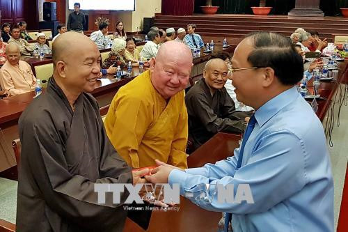 Ho Chi Minh-Ville rencontre 200 membres d'ethnies minoritaires ảnh 1