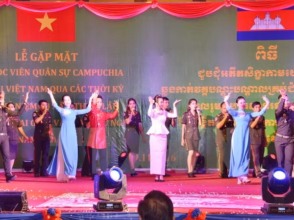 Les relations de coopération Vietnam-Cambodge continuent de se resserrer ảnh 1