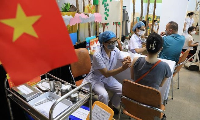 Célébration des 67 ans de la Journée de libération de la capitale: Hanoï résiste au COVID-19 ảnh 3