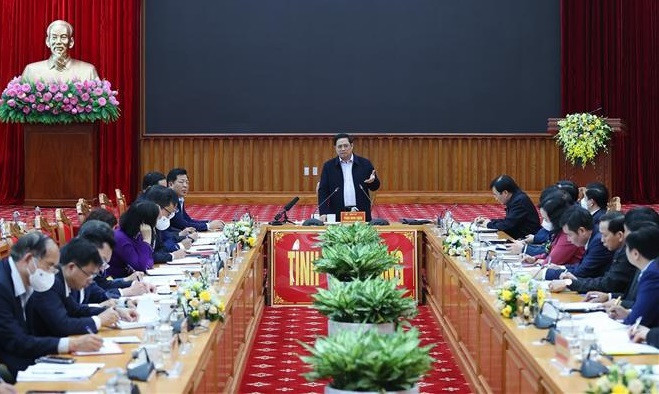 Le PM travaille avec les autorités de la province de Cao Bang ảnh 1 Le PM travaille avec les autorités de la province de Cao Bang ảnh 1