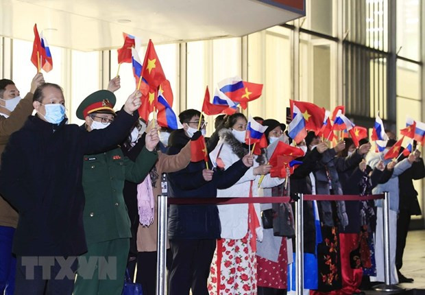 Le président Nguyen Xuan Phuc arrive à Moscou, entamant sa visite officielle en Russie ảnh 2 Le président Nguyen Xuan Phuc arrive à Moscou, entamant sa visite officielle en Russie ảnh 2