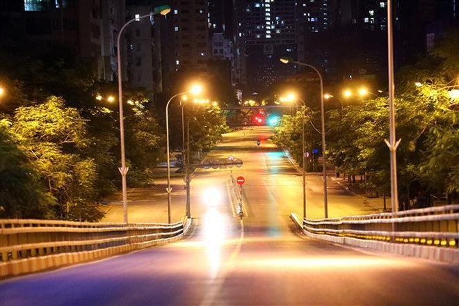 Célébration des 67 ans de la Journée de libération de la capitale: Hanoï résiste au COVID-19 ảnh 8