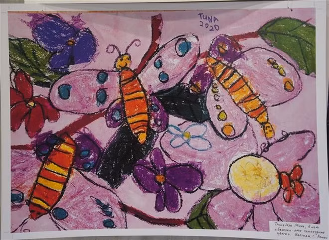 Deux sœurs vietnamiennes remportent le Grand Prix à un concours international de dessin pour enfants ảnh 2