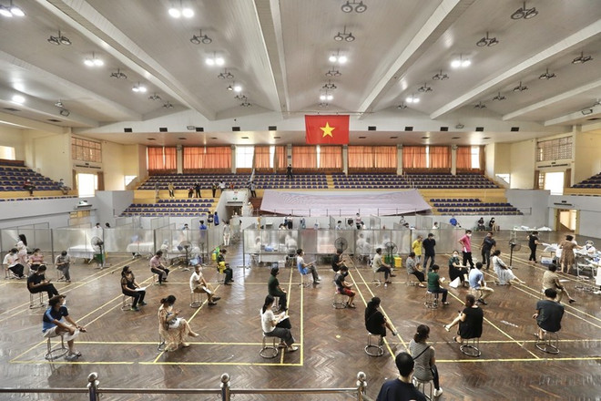 Lieu de vaccination sur le modèle d’un hôpital de campagne à Hanoï ảnh 1