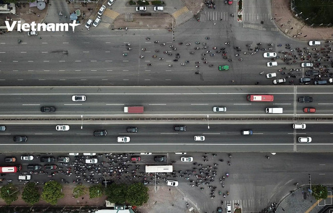 Les rues de Hanoï sont de nouveau animées après l’assouplissement de certaines restrictions ảnh 1 Les rues de Hanoï sont de nouveau animées après l’assouplissement de certaines restrictions ảnh 1