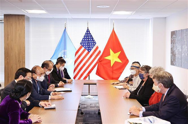 Le président Nguyen Xuan Phuc reçoit des amis américains ảnh 2 Le président Nguyen Xuan Phuc reçoit des amis américains ảnh 2