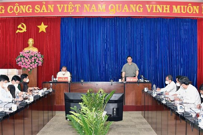 COVID-19 : le Premier ministre se rend à Binh Duong ảnh 1 COVID-19 : le Premier ministre se rend à Binh Duong ảnh 1