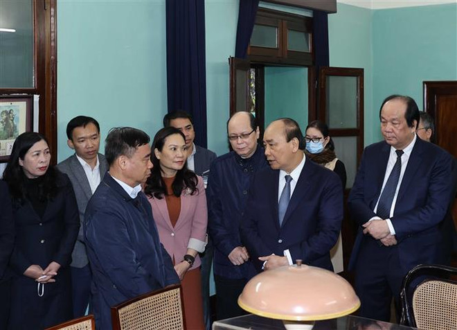 Le PM Nguyen Xuan Phuc rend hommage au Président Ho Chi Minh à la Maison 67 ảnh 1 Le PM Nguyen Xuan Phuc rend hommage au Président Ho Chi Minh à la Maison 67 ảnh 1