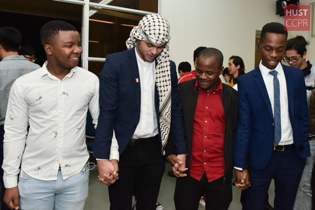 Pour aider les étudiants étrangers restant au Vietnam pendant le Têt traditionnel ảnh 1 Pour aider les étudiants étrangers restant au Vietnam pendant le Têt traditionnel ảnh 1