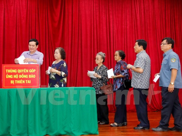 Typhon Doksuri : la communauté vietnamienne au Laos aux côtés des sinistrés du Centre ảnh 1