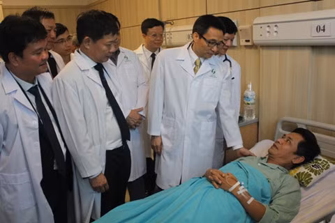 Veiller davantage aux soins des personnes âgées ảnh 2