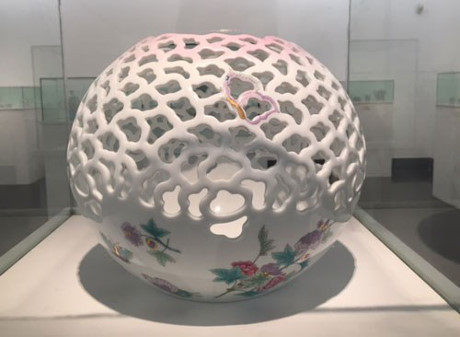 Vernissage de l’exposition sur la céramique hongroise contemporaine ảnh 1 Vernissage de l’exposition sur la céramique hongroise contemporaine ảnh 1