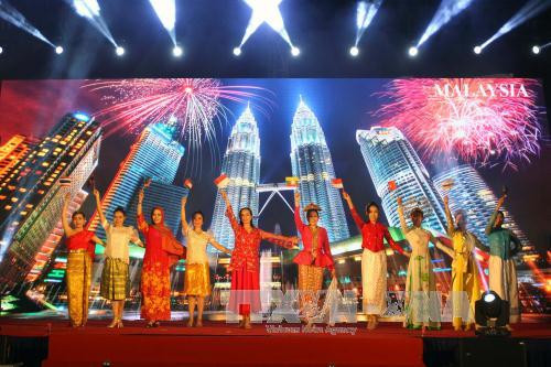 Ouverture du "Village de l'ASEAN-Ho Chi Minh-Ville 2017" ảnh 1 Ouverture du "Village de l'ASEAN-Ho Chi Minh-Ville 2017" ảnh 1