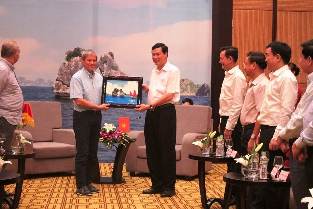 Le Premier ministre roumain en visite à Quang Ninh ảnh 1 Le Premier ministre roumain en visite à Quang Ninh ảnh 1