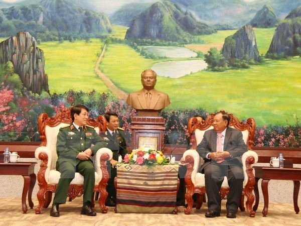 Des dirigeants laotiens apprécient la coopération militaire avec le Vietnam ảnh 1 Des dirigeants laotiens apprécient la coopération militaire avec le Vietnam ảnh 1