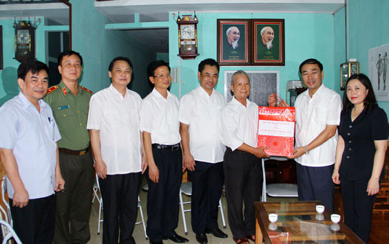 À la mémoire des morts pour la Patrie ảnh 1