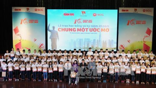 Remise des bourses d’études ​"Partage d’un rêve​" ảnh 1