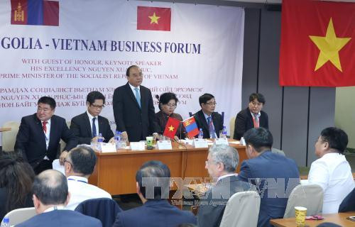 Le PM Nguyên Xuân Phuc présent à un forum d'affaires Vietnam-Mongolie ảnh 1 Le PM Nguyên Xuân Phuc présent à un forum d'affaires Vietnam-Mongolie ảnh 1