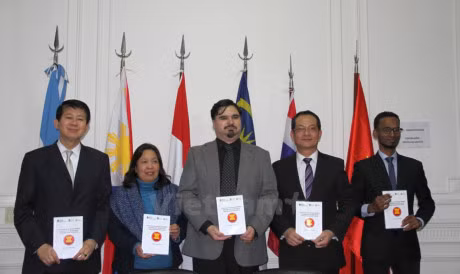 Un livre d'essais primés sur l’ASEAN présenté en Argentine ảnh 1