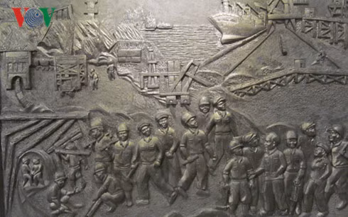 Exposition à Hanoi sur les mineurs de Quang Ninh ảnh 1