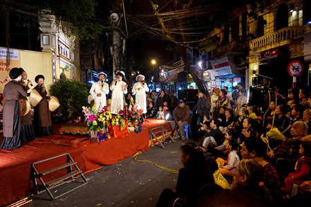 Des concerts vespéraux de musique traditionnelle dans le vieux Hanoi ảnh 3 Des concerts vespéraux de musique traditionnelle dans le vieux Hanoi ảnh 3