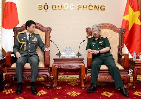 Un vice-ministre de la Défense reçoit des attachés militaires japonais ảnh 1 Un vice-ministre de la Défense reçoit des attachés militaires japonais ảnh 1