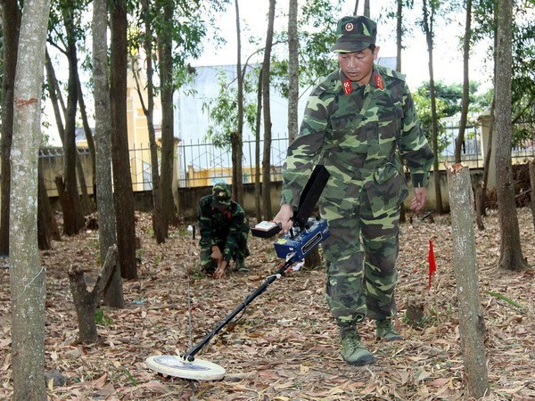 Conférence sur la neutralisation des mines et engins explosifs à Hue ảnh 1 Conférence sur la neutralisation des mines et engins explosifs à Hue ảnh 1