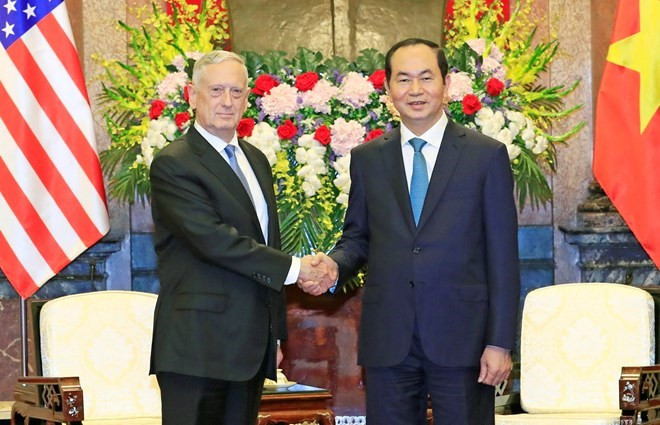 Le président Tran Dai Quang reçoit le secrétaire d’Etat américain à la Défense ảnh 1 Le président Tran Dai Quang reçoit le secrétaire d’Etat américain à la Défense ảnh 1